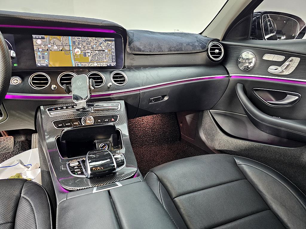 Mercedes Benz E class - Vista 10