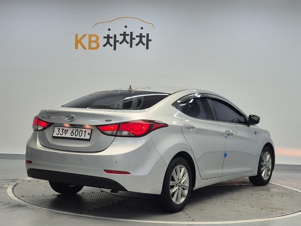 HYUNDAI Avante - Vista 3
