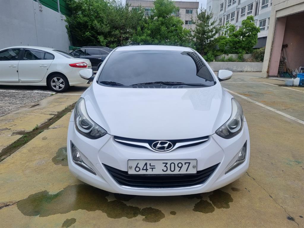 HYUNDAI Avante - Vista 3