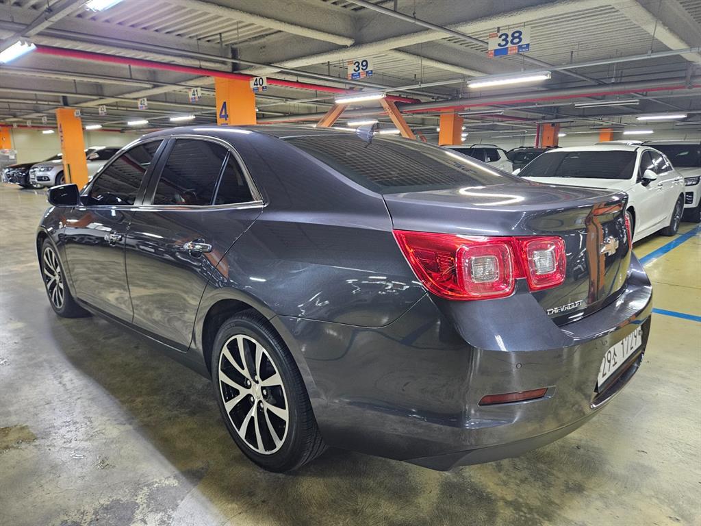 Chevrolet Malibu - Vista 5