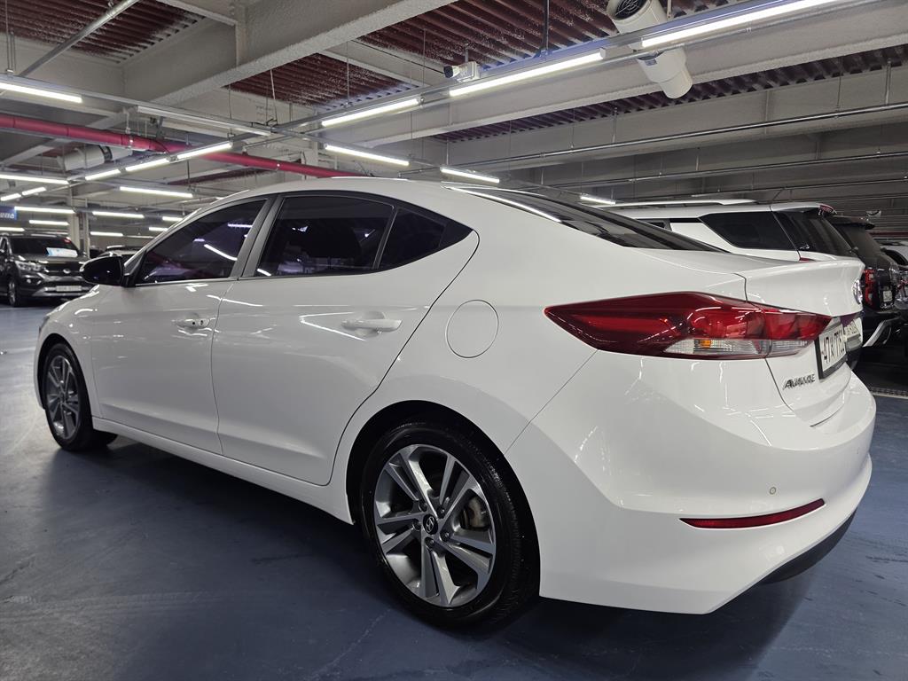 HYUNDAI Avante - Vista 6