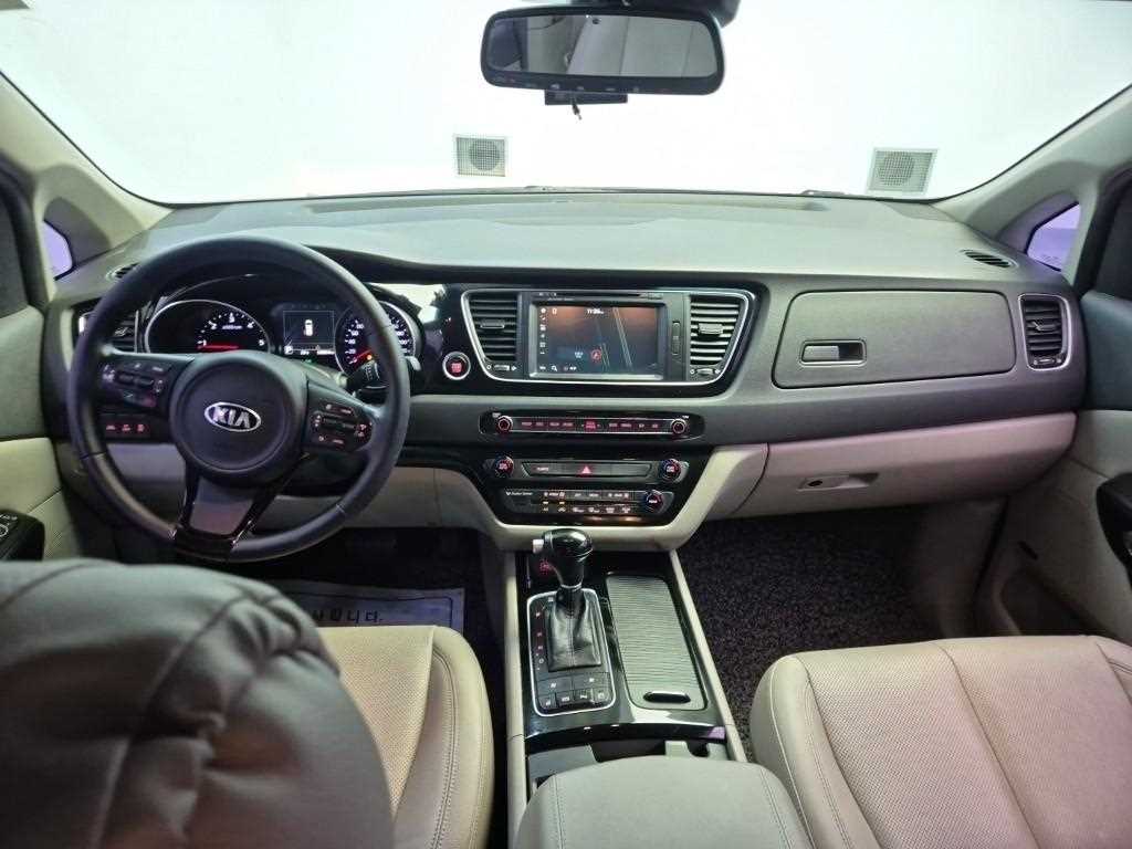 KIA Carnival - Vista 7