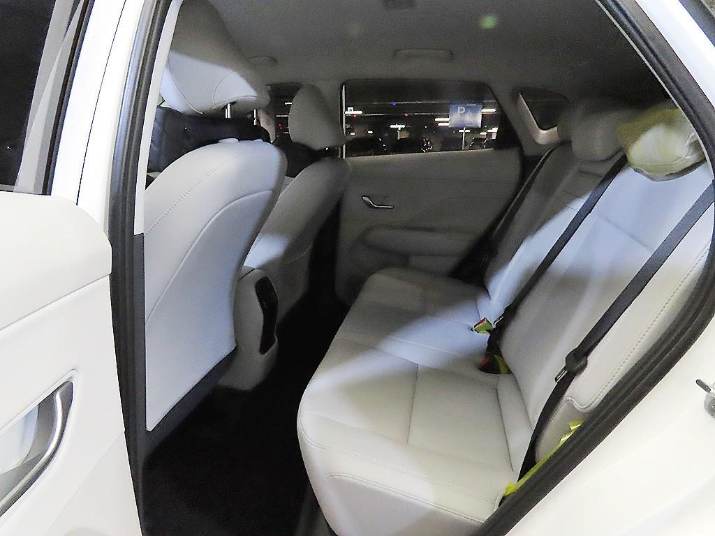 HYUNDAI Kona - Vista 7