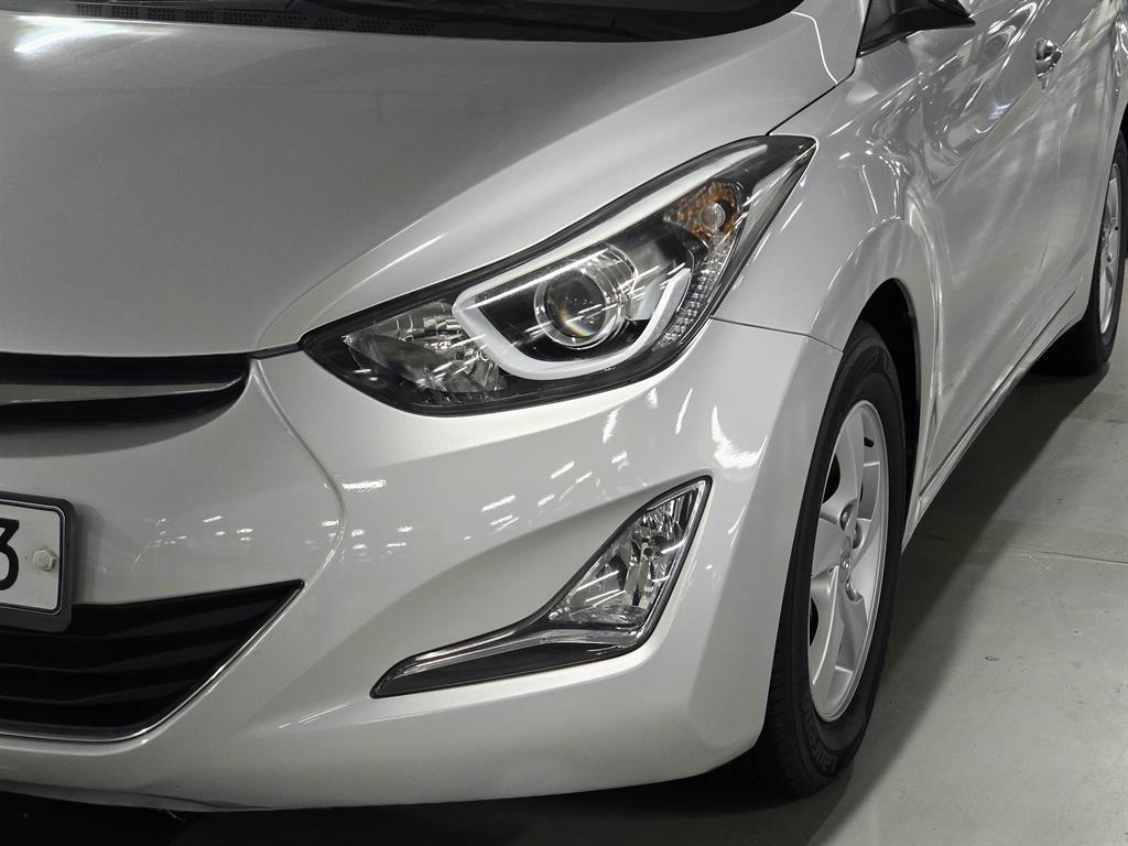 HYUNDAI Avante - Vista 5