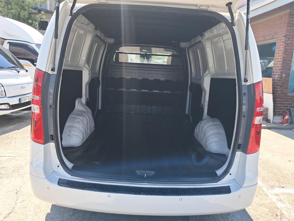 HYUNDAI Starex - Vista 11