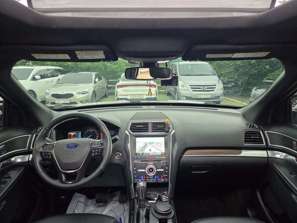 Ford Explorer - Vista 6