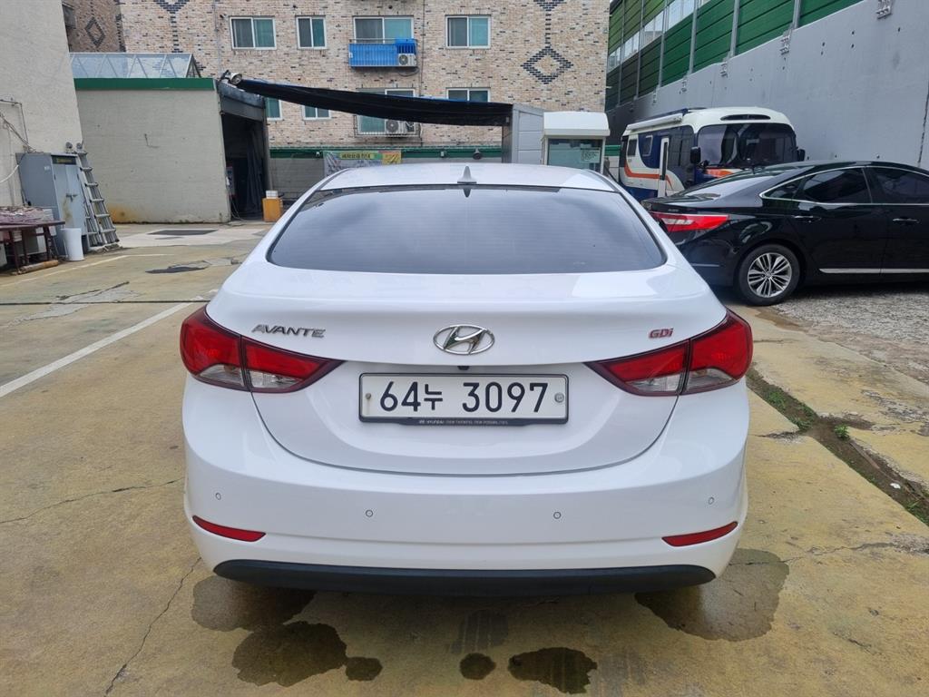 HYUNDAI Avante - Vista 6