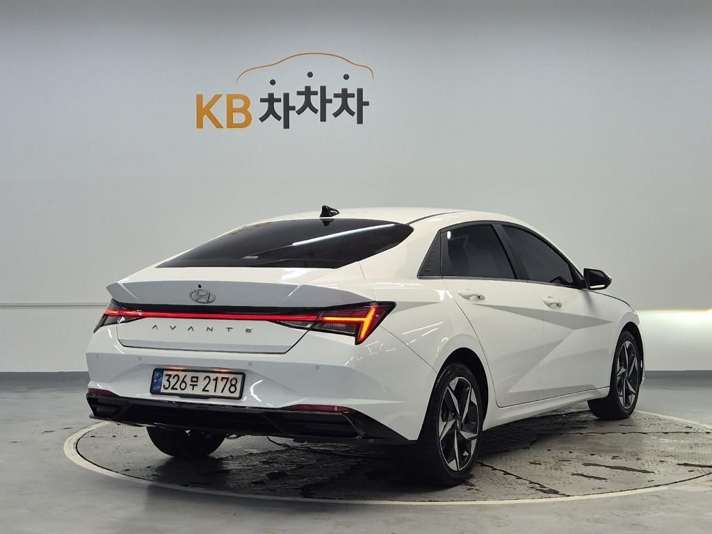 HYUNDAI Avante - Vista 3