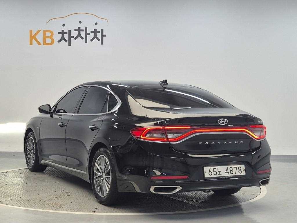 HYUNDAI Grandeur - Vista 2