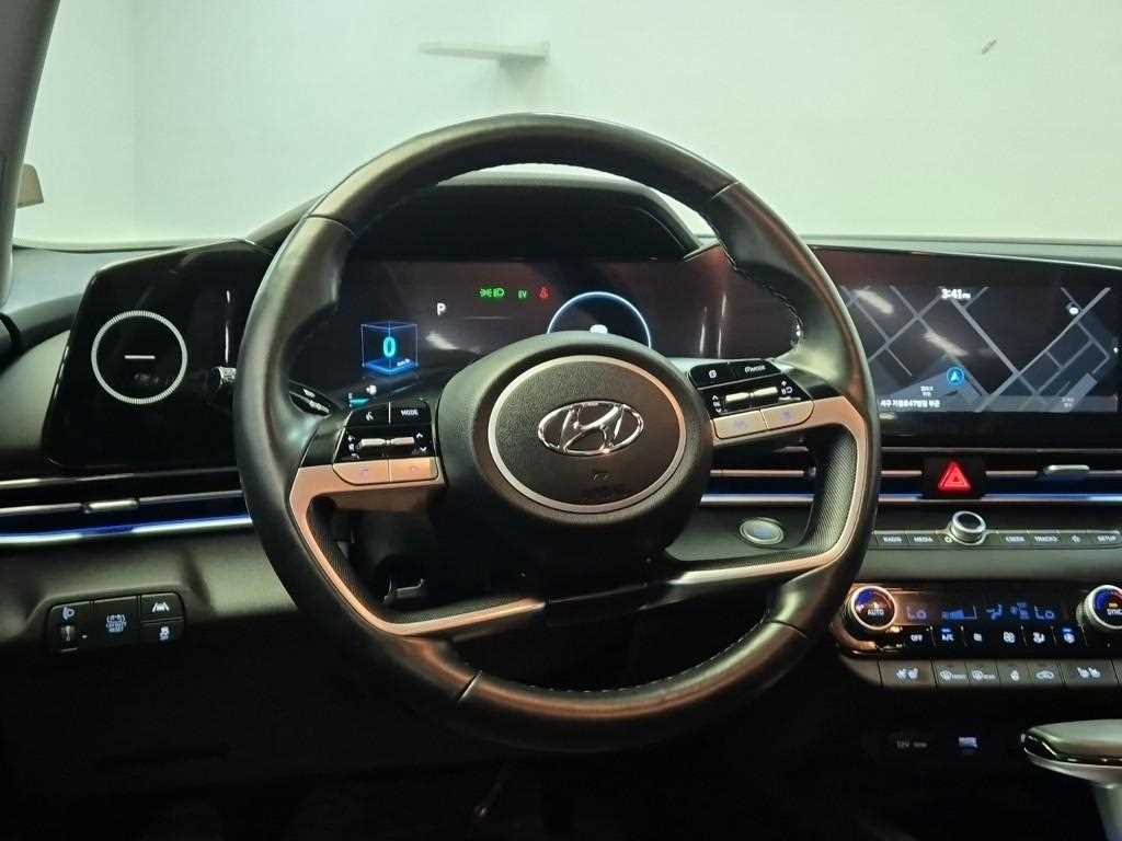 HYUNDAI Avante - Vista 9
