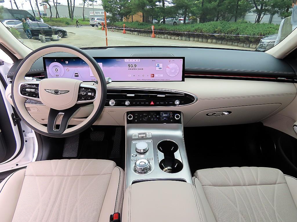 Genesis GV70 - Vista 7