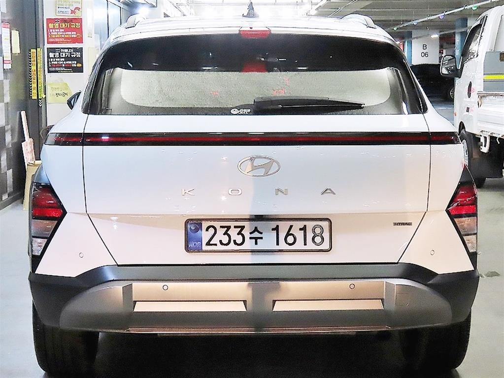 HYUNDAI Kona - Vista 5