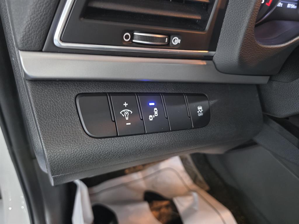 HYUNDAI Avante - Vista 10