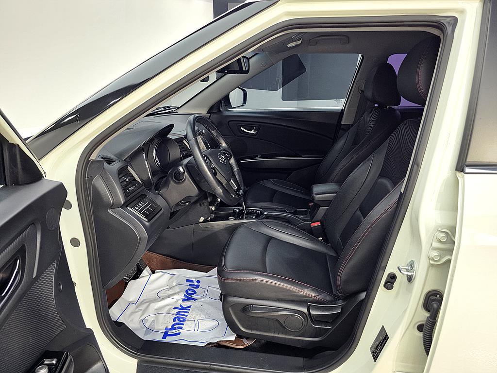 Ssangyong Tivoli - Vista 8