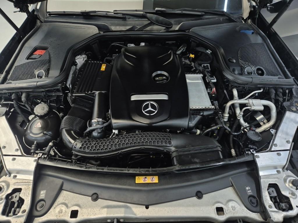 Mercedes Benz E class - Vista 5