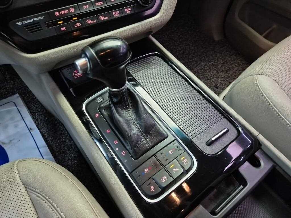 KIA Carnival - Vista 8