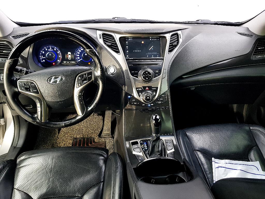 HYUNDAI Grandeur - Vista 5