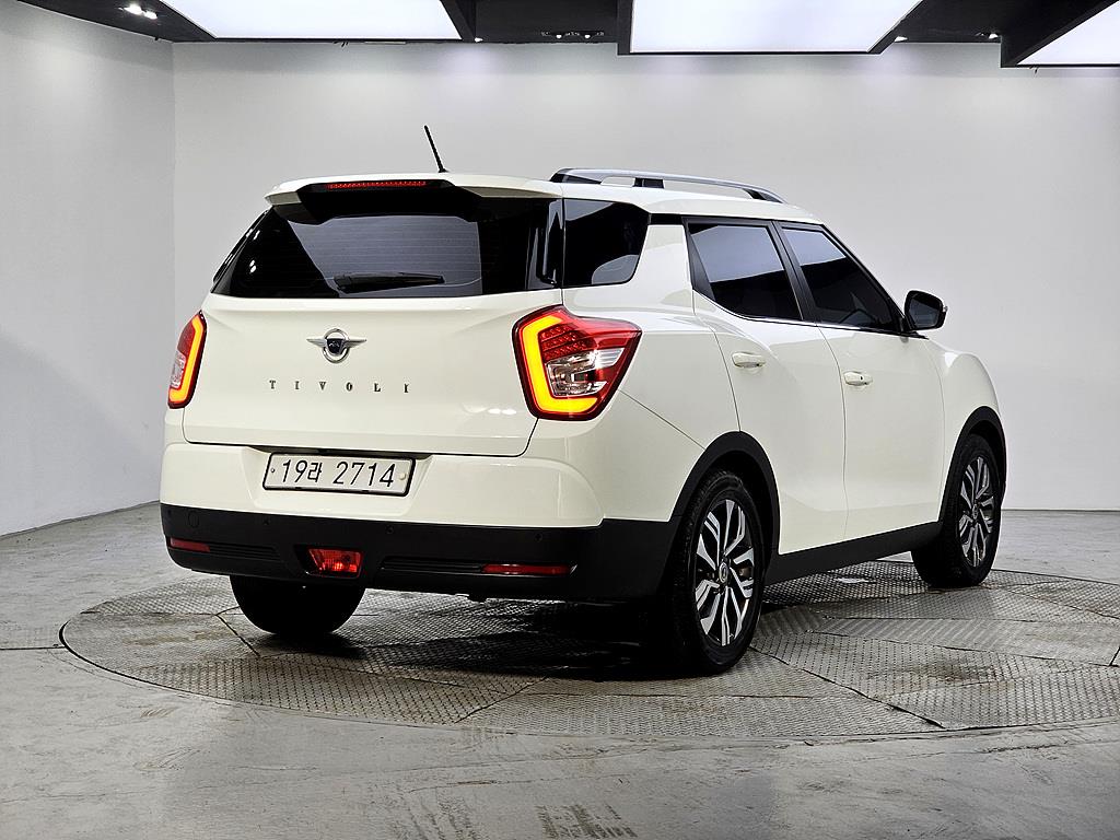 Ssangyong Tivoli - Vista 4