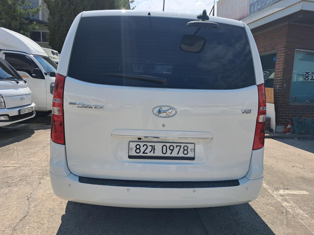 HYUNDAI Starex - Vista 4