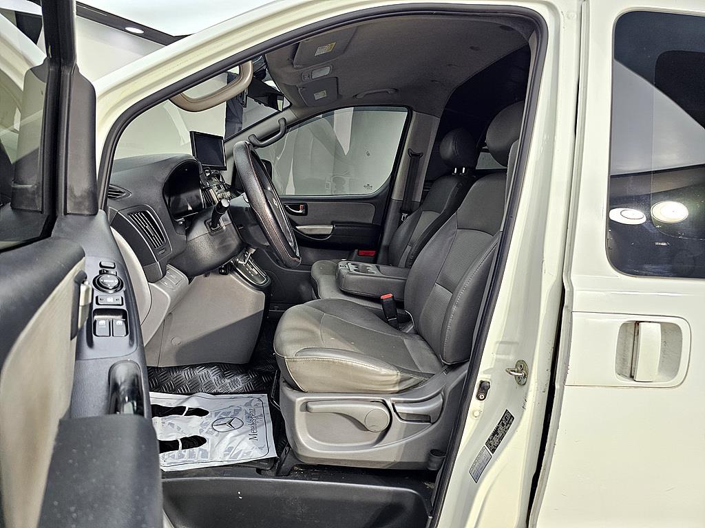 HYUNDAI Starex - Vista 8