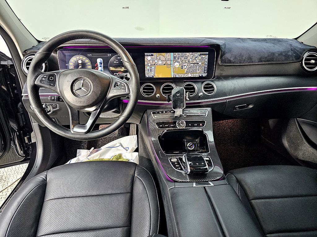 Mercedes Benz E class - Vista 5