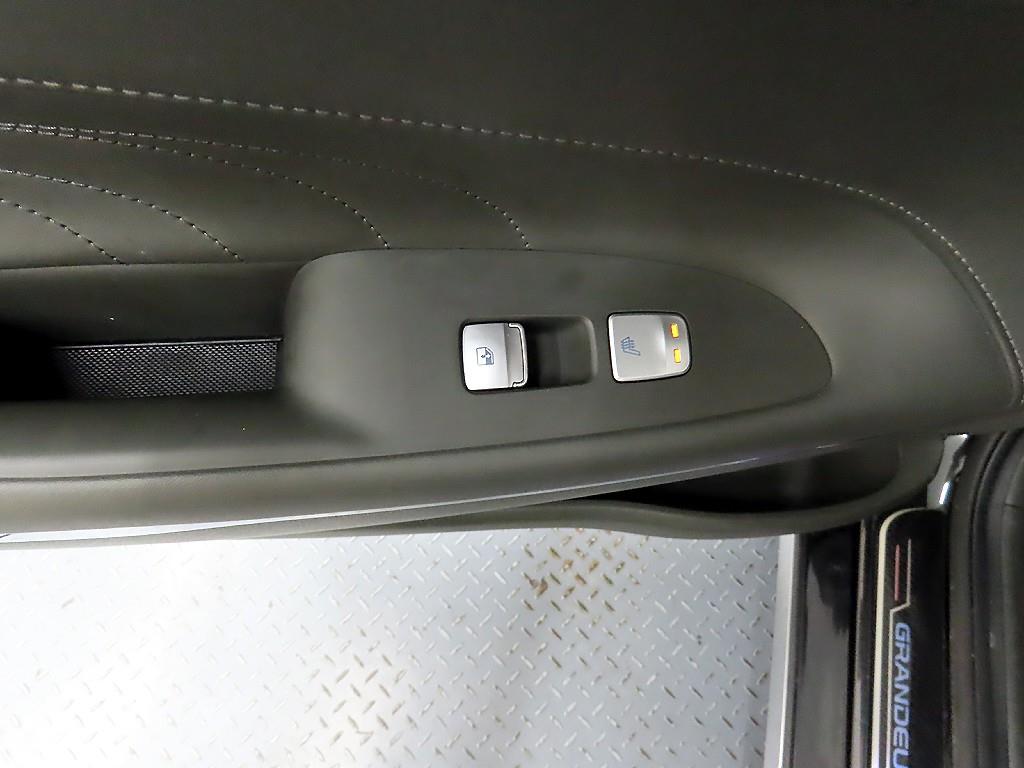 HYUNDAI Grandeur - Vista 12