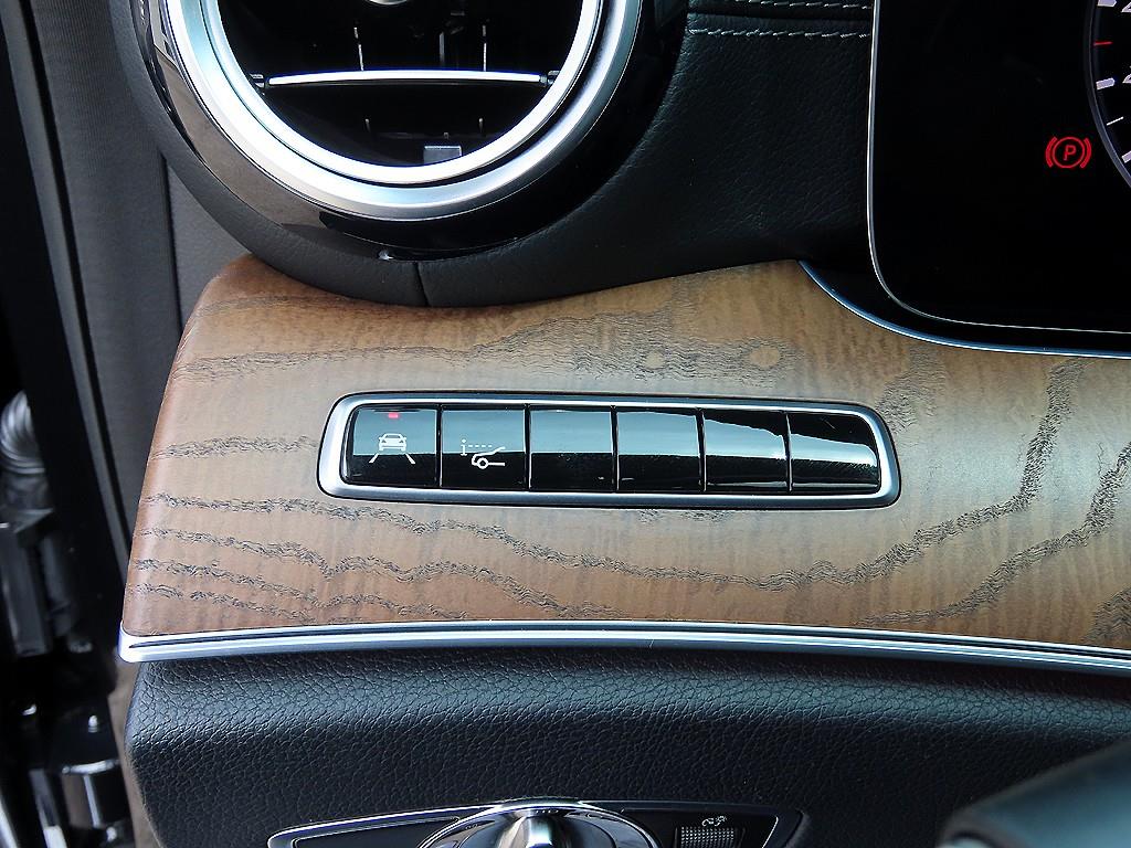 Mercedes Benz E class - Vista 12
