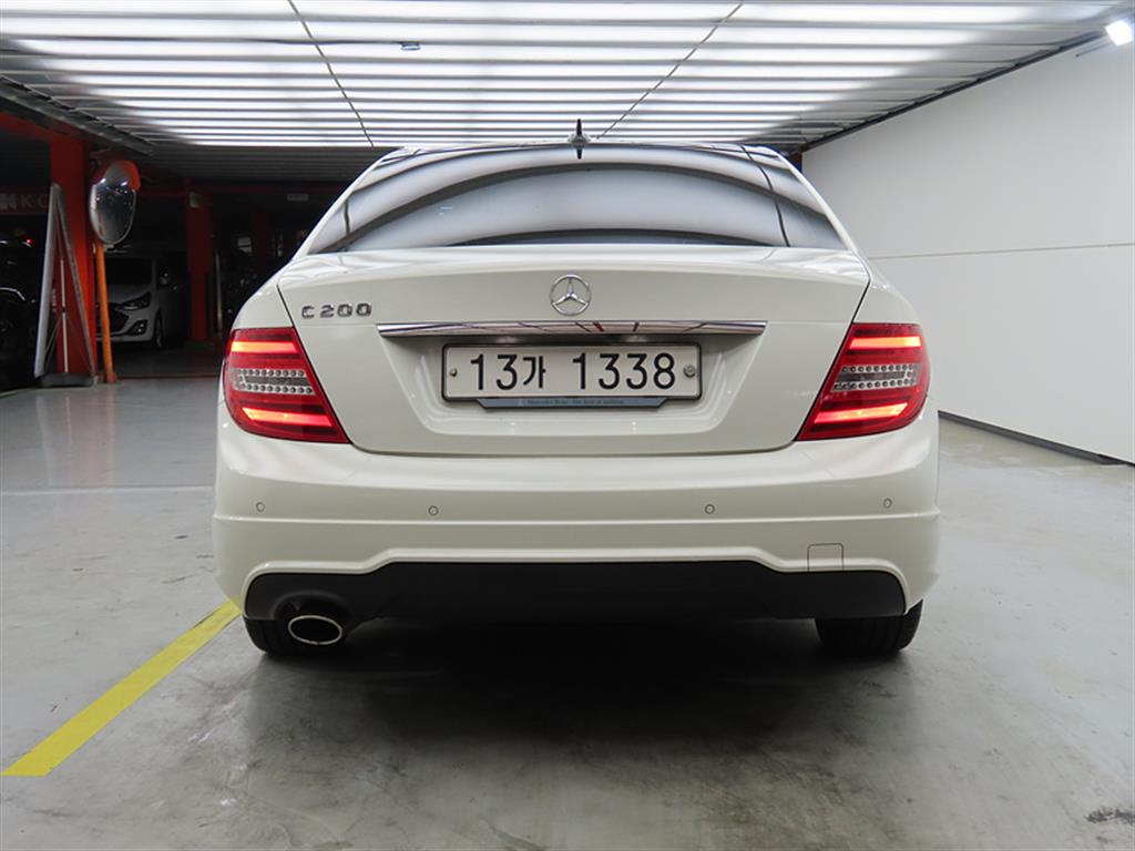 Mercedes Benz C Class - Vista 3