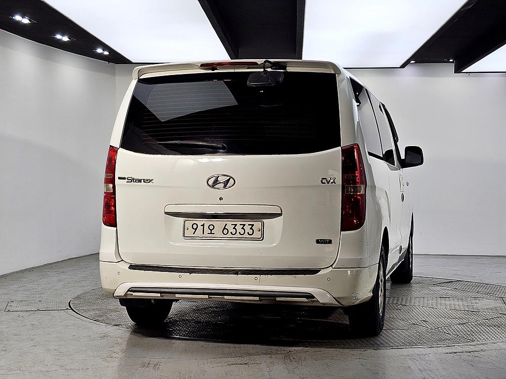 HYUNDAI Starex - Vista 3