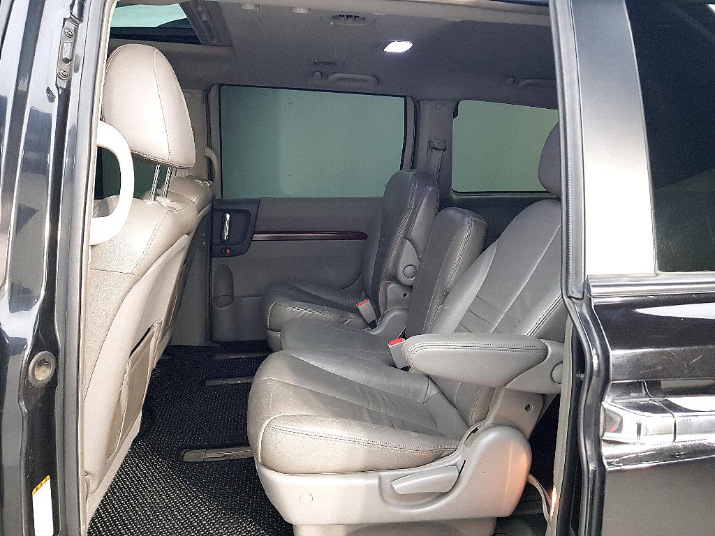 KIA Carnival - Vista 9