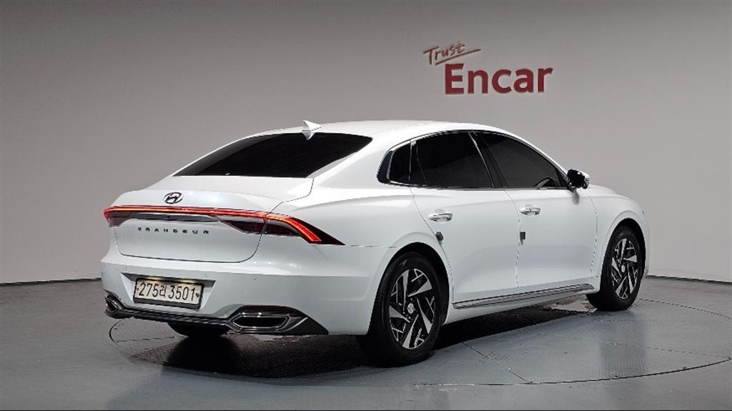 HYUNDAI Grandeur - Vista 2