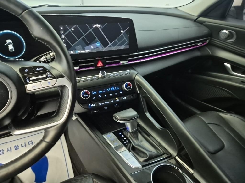 HYUNDAI Avante - Vista 10
