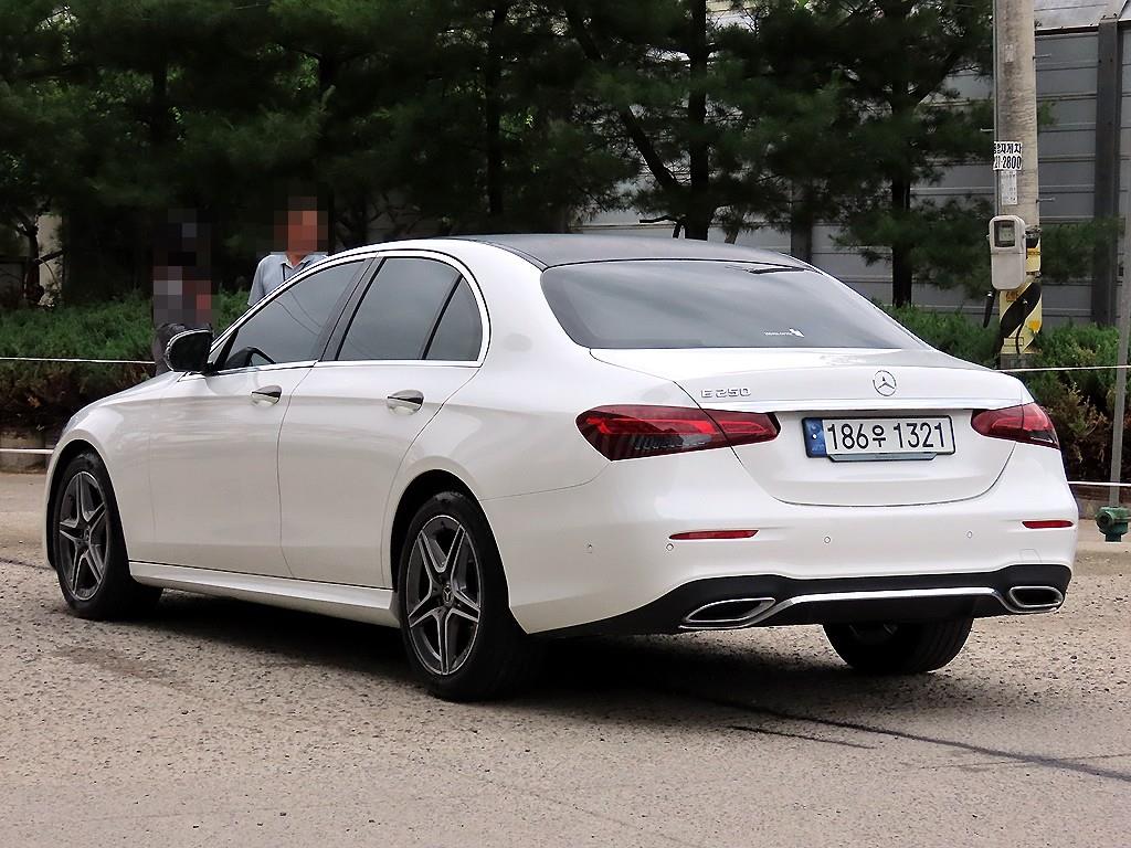 Mercedes Benz E class - Vista 3