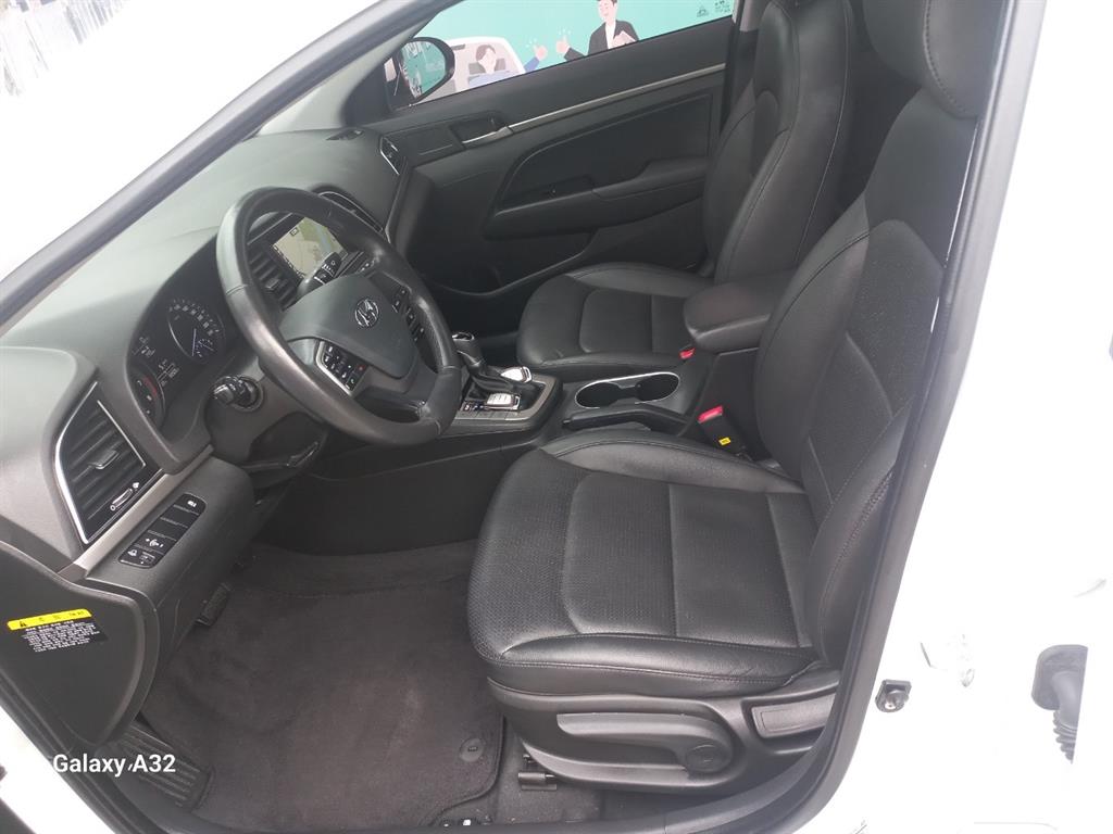 HYUNDAI Avante - Vista 6