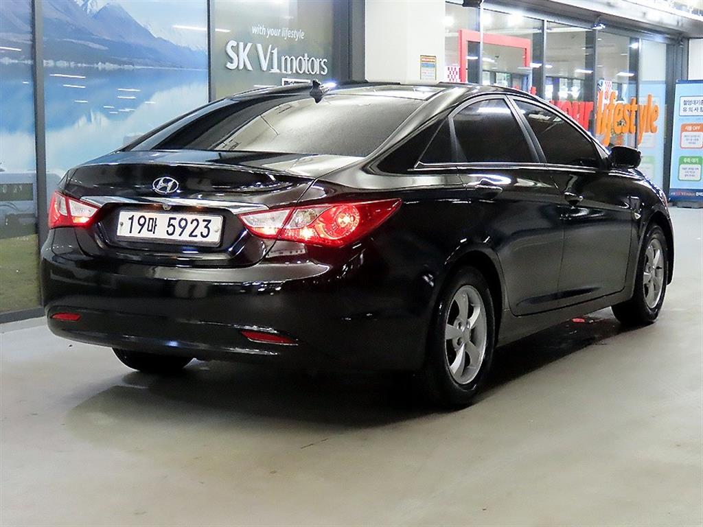 HYUNDAI Sonata - Vista 4