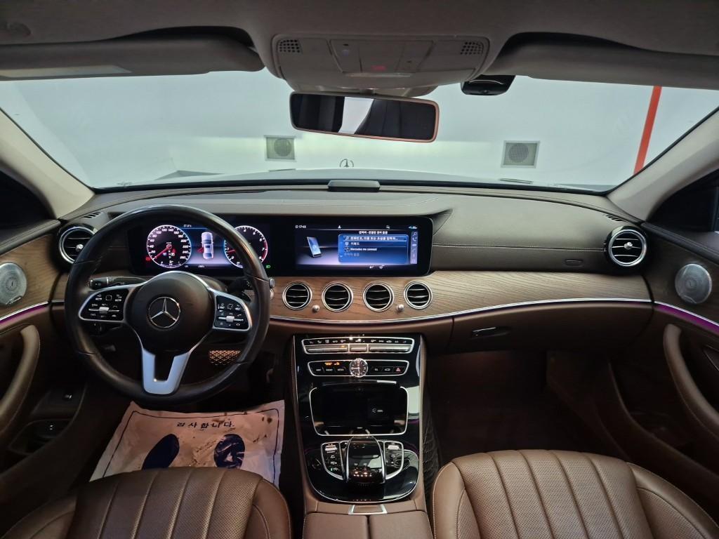 Mercedes Benz E class - Vista 7