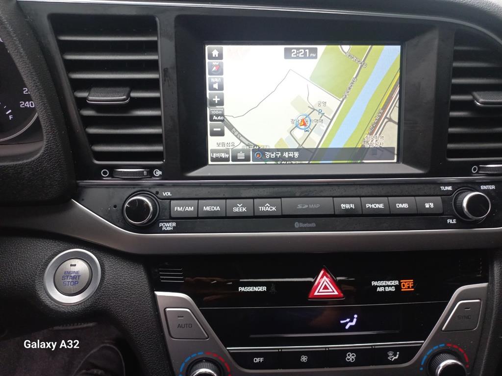 HYUNDAI Avante - Vista 7