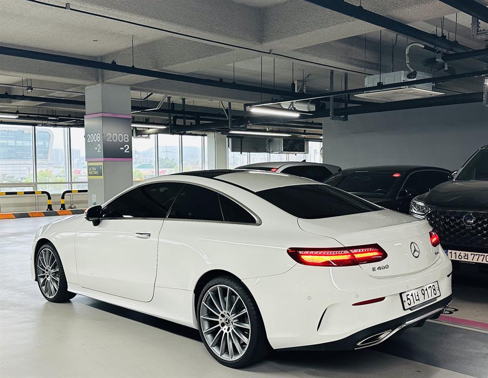 Mercedes Benz E class - Vista 3
