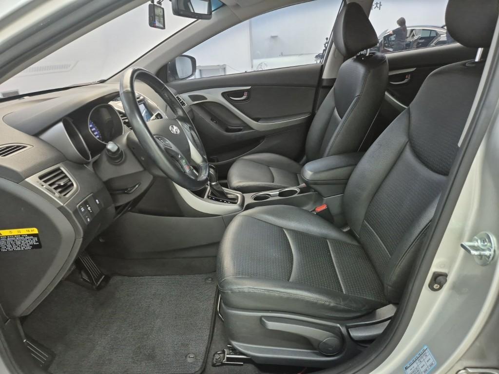 HYUNDAI Avante - Vista 11