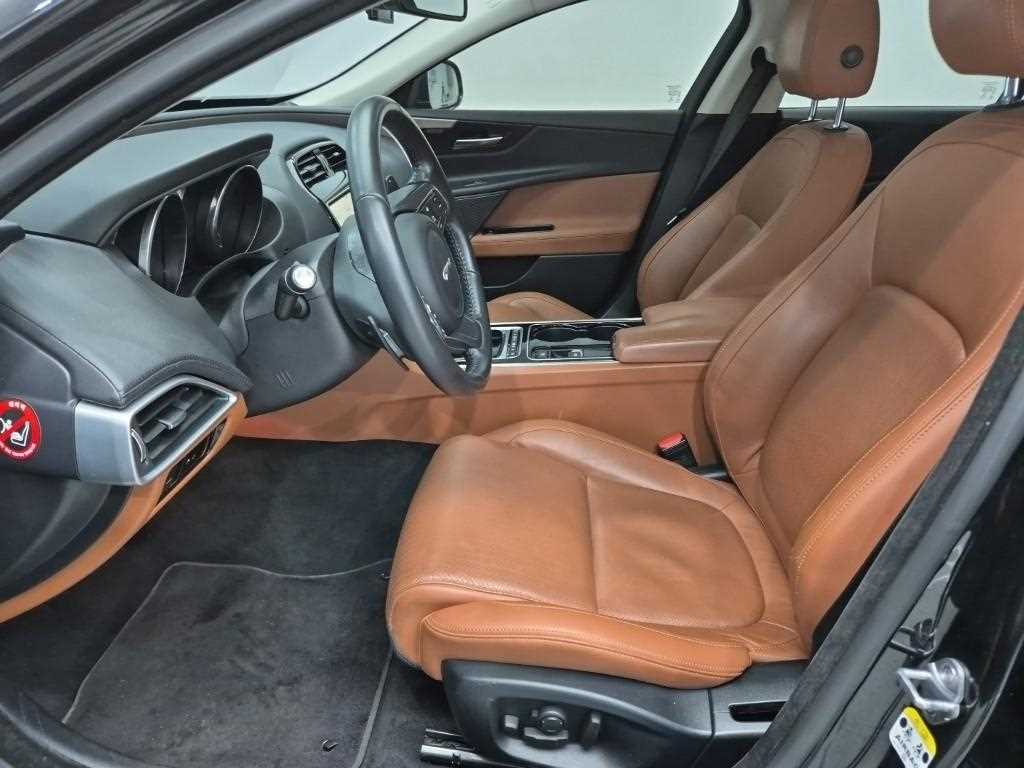 Jaguar XE - Vista 11