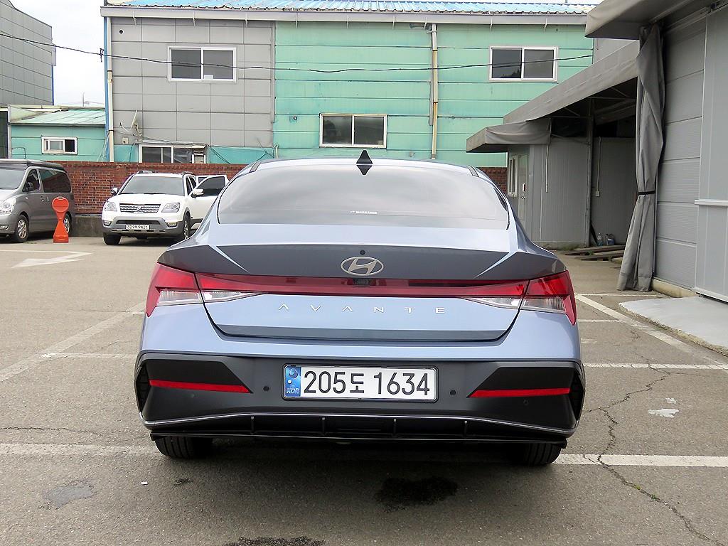 HYUNDAI Avante - Vista 5
