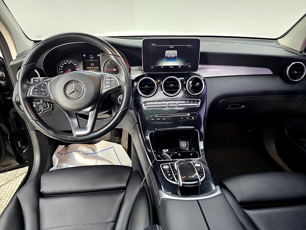 Mercedes Benz GLC Class - Vista 5