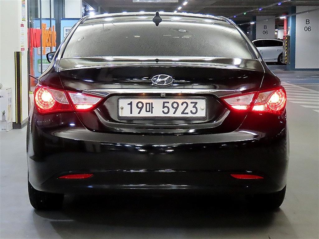 HYUNDAI Sonata - Vista 5