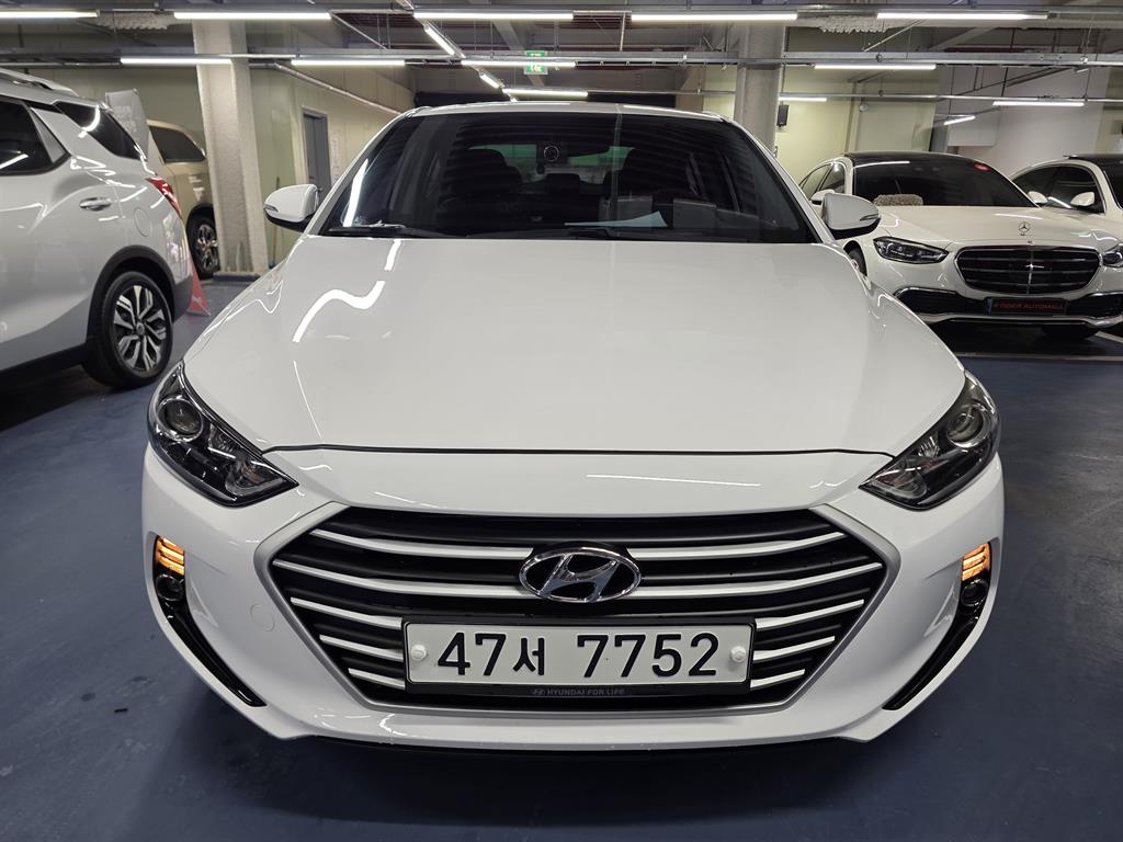 HYUNDAI Avante - Vista 2