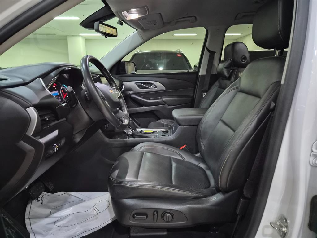 Chevrolet Travers - Vista 12