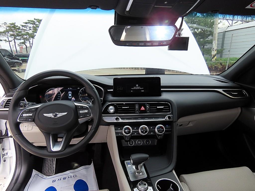 Genesis G70 - Vista 6