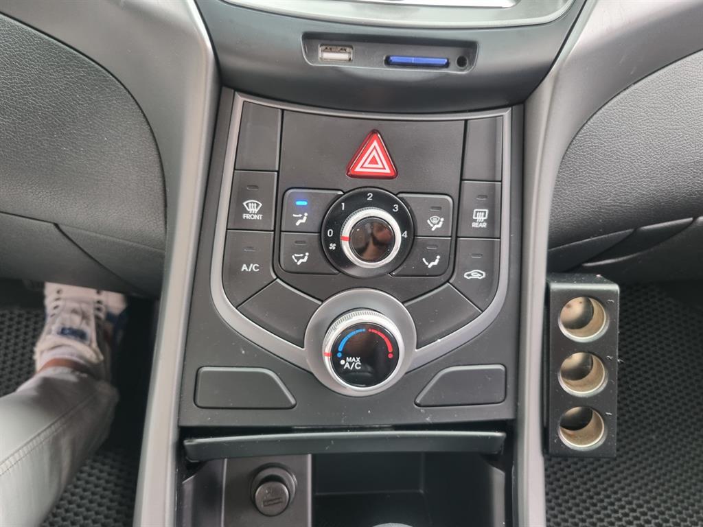 HYUNDAI Avante - Vista 11