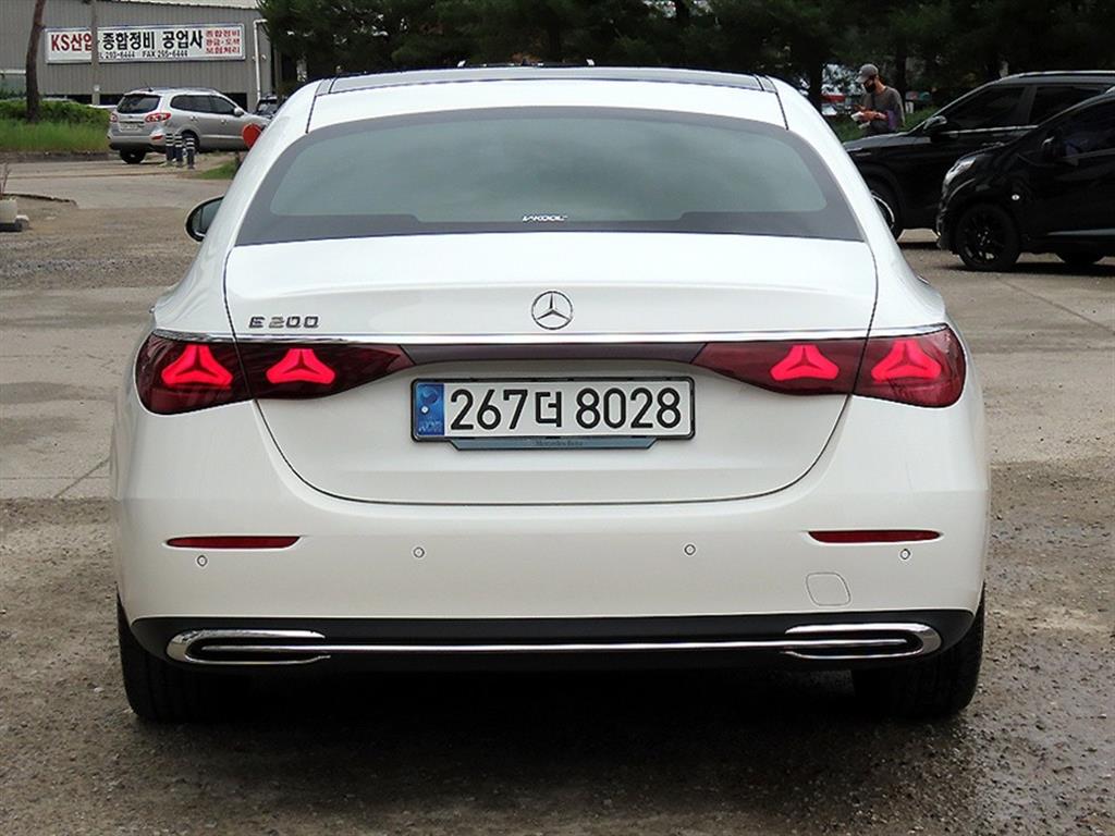 Mercedes Benz E class - Vista 4