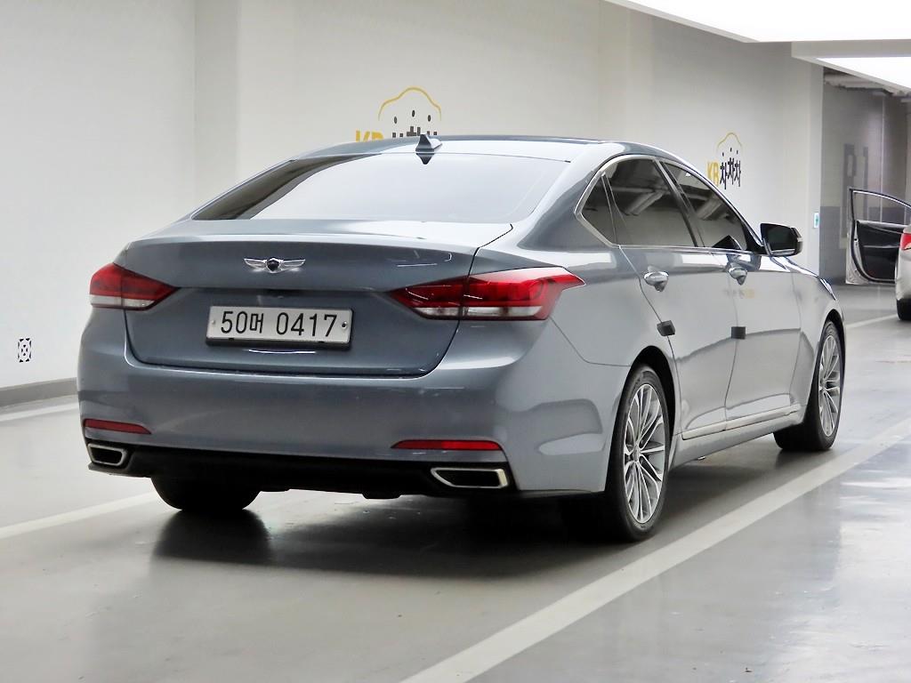 HYUNDAI Genesis - Vista 3