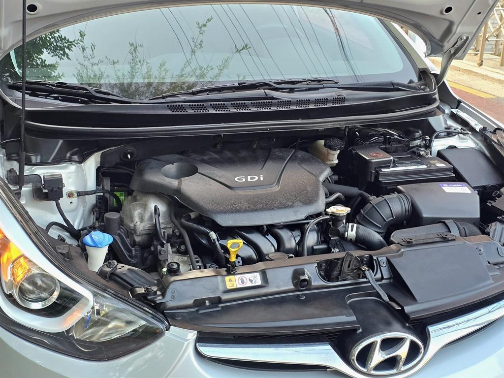 HYUNDAI Avante - Vista 6
